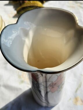 Rare Yamaji White Pink Lillies Vase